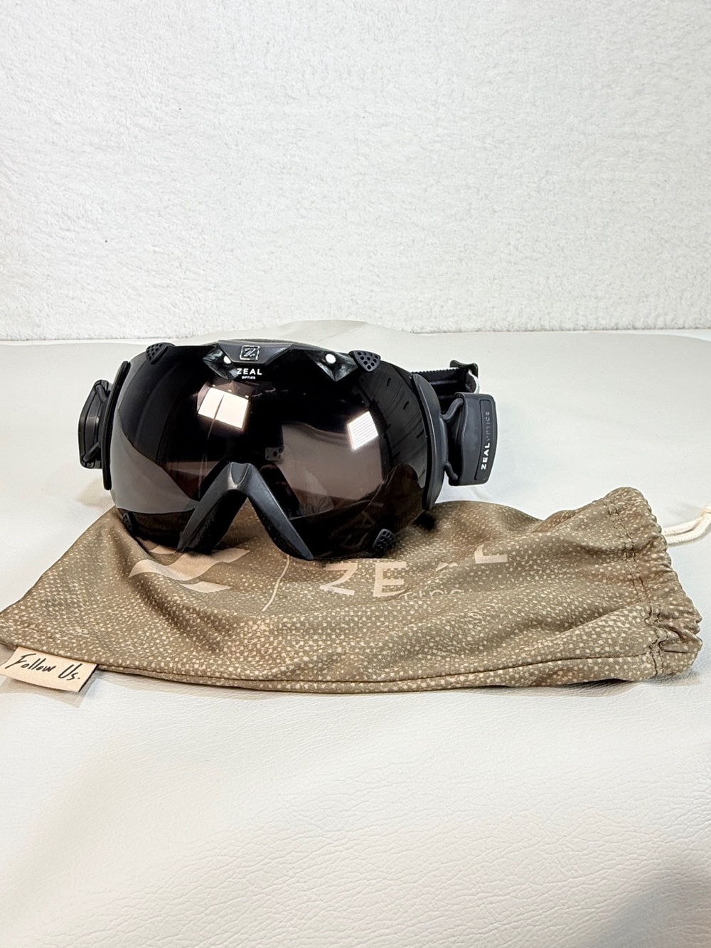 Zeal Optics Unisex Ski Snowboard Goggles Rose Lens Gray Strap With Bag